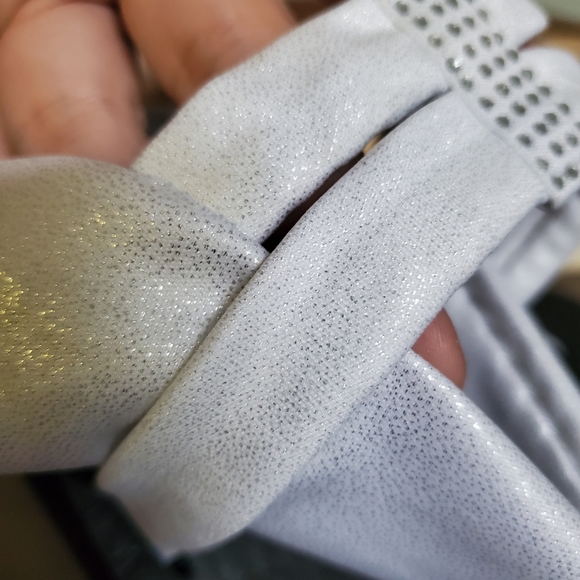 Skechers Yoga Foam Sandal Rubber Cushion White Silver T Strap womens sz 8 - Picture 8 of 11